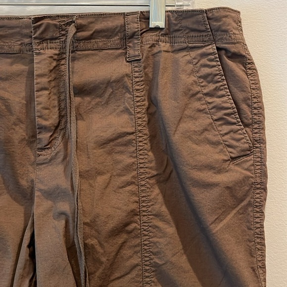 Loft - women’s Capri length cargo pants. Size 14 - Picture 3 of 10